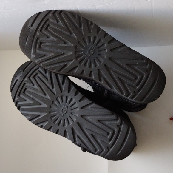 UGG Classic Cosmos Sequin Black  Women's Booties 7 - Picture 9 of 9